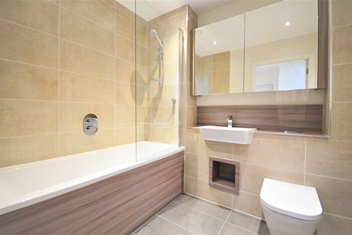 1 Bedroom Flat To Rent In Rosenburg Road, London, W3