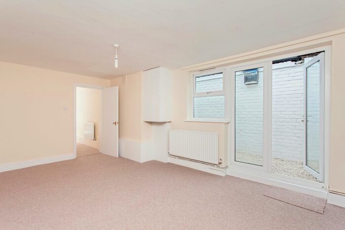 1 Bedroom Flat To Rent In Sanders Parade, Greyhound Lane, London, SW16