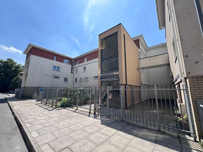 5 Bedroom Maisonette To Rent In Columbia House, Hamlets Way, Mile End, E3