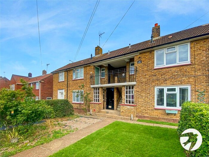2 Bedroom Flat To Rent In Milsted Road, Gillingham, Kent, ME8