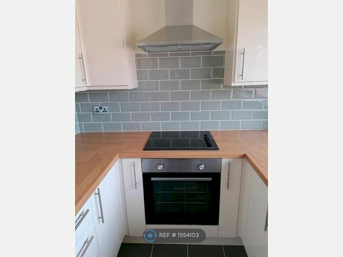 2 Bedroom Flat To Rent In Brownswall Road, Sedgley, DY3