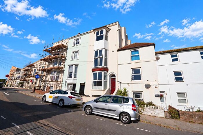 1 Bedroom Flat For Sale In St Michaels Place, Hastings, TN34