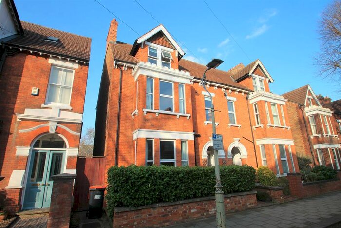 6 Bedroom Semi-Detached House To Rent In Waterloo Road, Castle Road, MK40