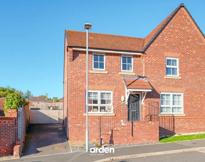 3 Bedroom Semi Detached House For Sale In Oakdale Close, Redditch, B98