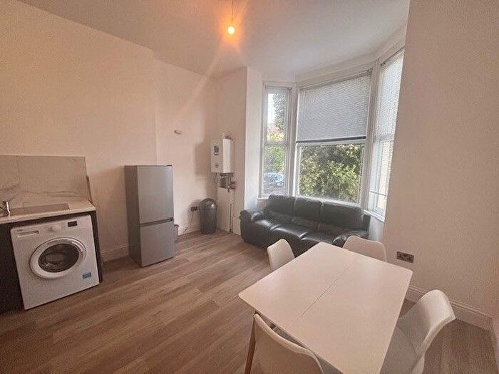 2 Bedroom Flat To Rent In Loughborough Road, Nottingham, NG2