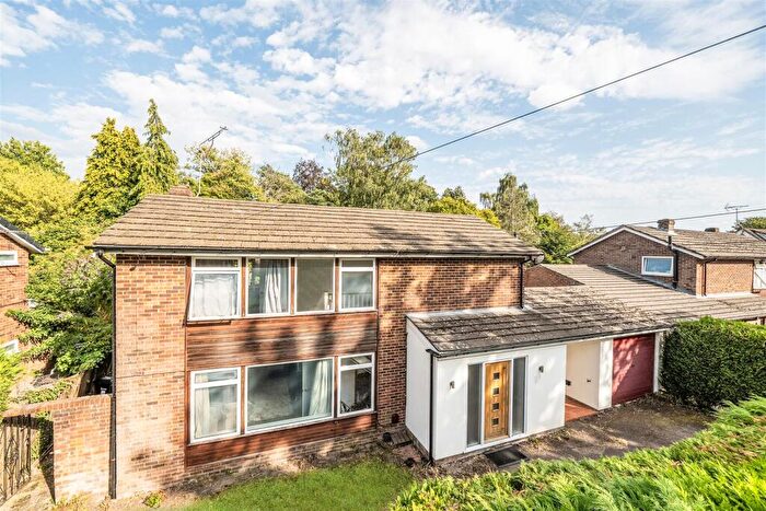 4 Bedroom Link Detached House For Sale In Finchampstead Road, Finchampstead, Berkshire, RG40