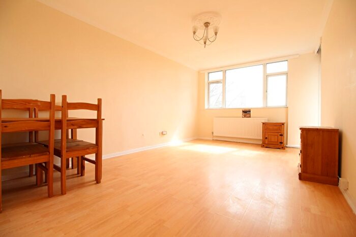 3 Bedroom Flat To Rent In President House, King Square, EC1V