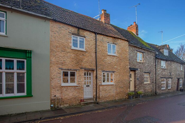 3 Bedroom Terraced House For Sale In Gloucester Road, Malmesbury, SN16