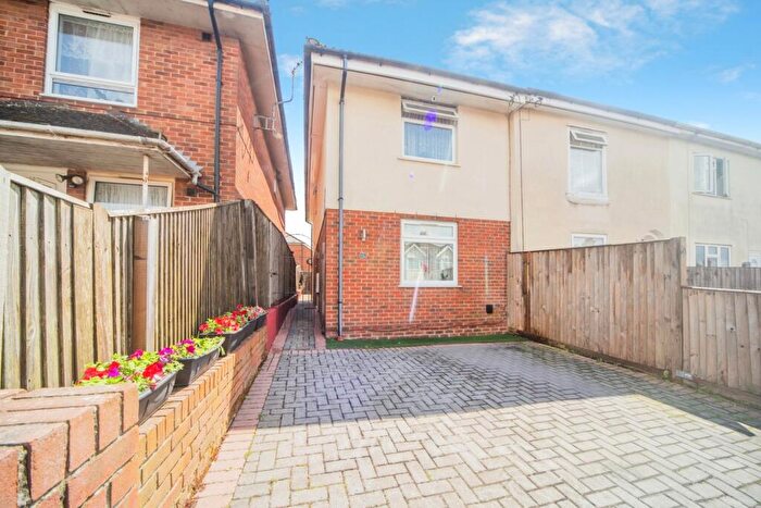 3 Bedroom Semi Detached House For Sale In Foundry Lane, Shirley, Southampton, Hampshire, SO15