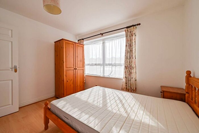 2 Bedroom Flat To Rent In Wightman Road, Turnpike Lane, London, N8