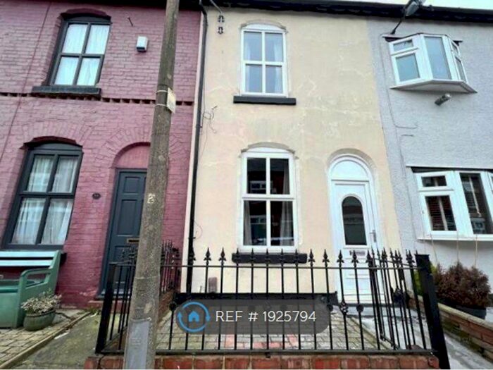 2 Bedroom Terraced House To Rent In Salford, Salford, M6