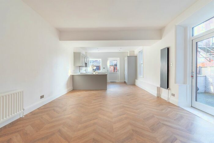 2 Bedroom Flat To Rent In St. Georges Terrace, Jesmond, Newcastle Upon Tyne NE2