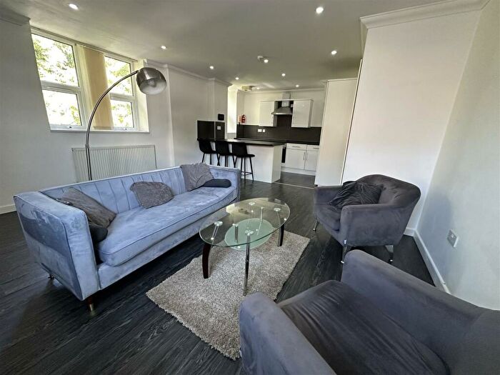 3 Bedroom Apartment To Rent In Richmond Road, Cardiff, CF24