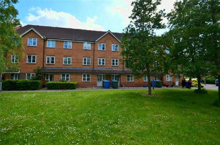 Terraced House To Rent In Aspen Grove, Aldershot, Hampshire, GU12