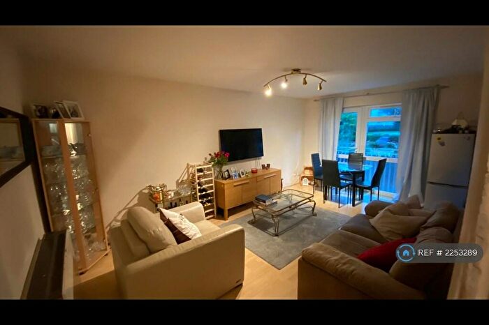 2 Bedroom Flat To Rent In Rufford Close, Harrow, HA3