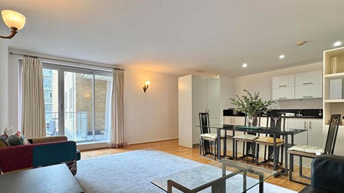 2 Bedroom Apartment To Rent In Narow Street, London, E14