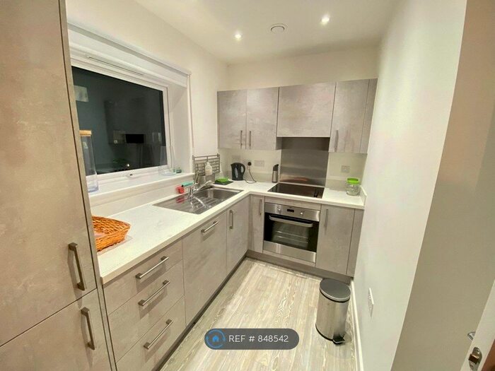 1 Bedroom Flat To Rent In Yarn Court, Wallington, SM6