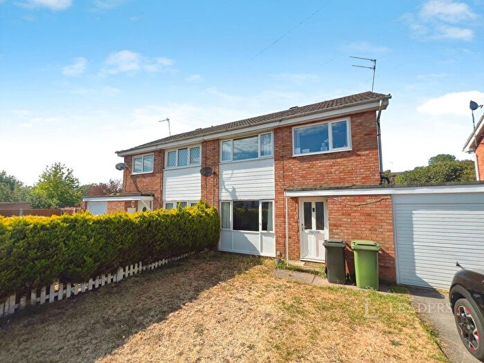 3 Bedroom Semi-Detached House To Rent In Edmonton Close, Worcester, Worcestershire, WR2
