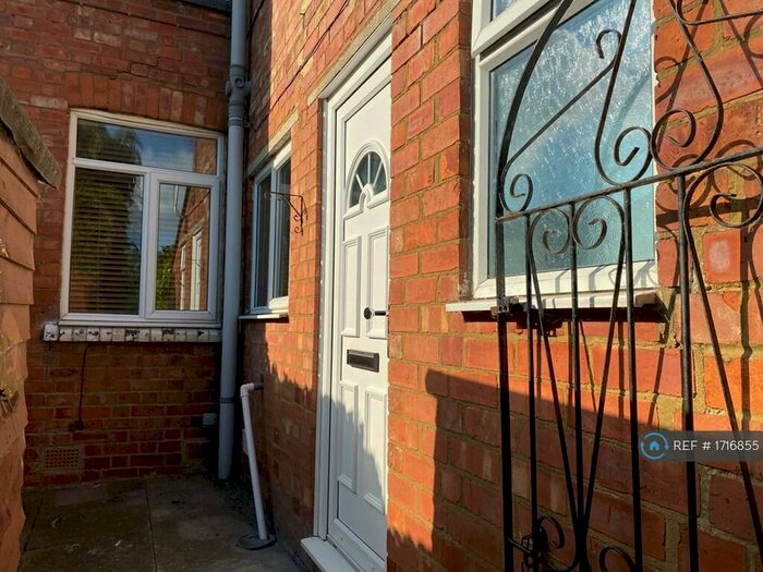 1 Bedroom Flat To Rent In Richmond Road, Towcester, NN12