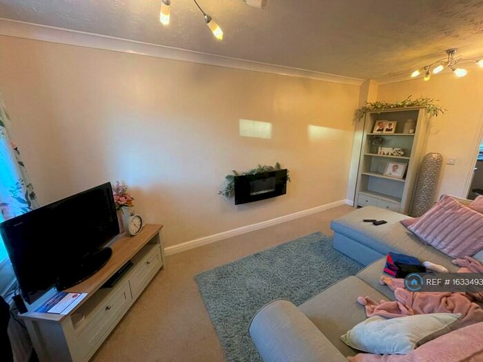 2 Bedroom Semi-Detached House To Rent In Burr Tree Garth, Leeds, LS15
