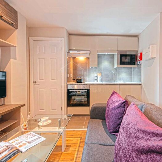 Apartment To Rent In Apt, Eagle House #, M3