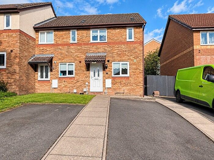 2 Bedroom Flat For Sale In Pen Bryn Hendy, Miskin, Pontyclun, Rhondda Cynon Taff., CF72