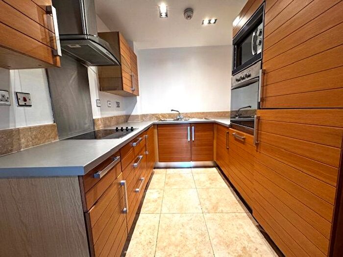 2 Bedroom Flat To Rent In Limeharbour, London, E14