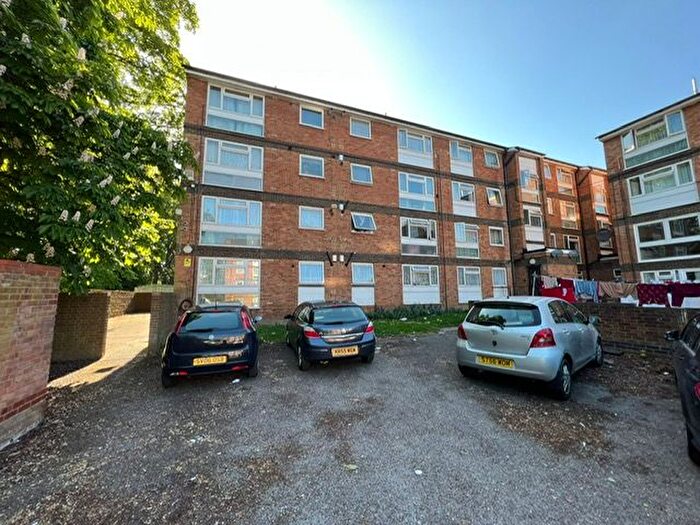 2 Bedroom Flat To Rent In Brook Street, Luton, LU3