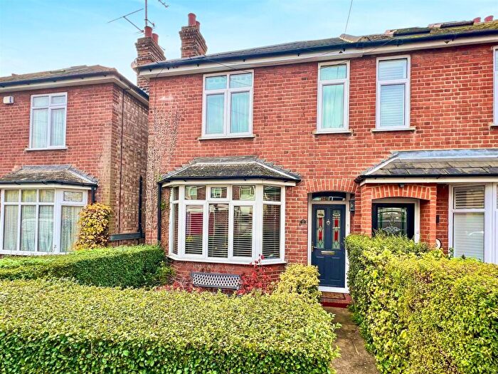 3 Bedroom Semi-Detached House For Sale In Elgin Avenue, Chelmsford, CM1