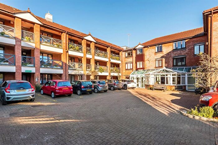 2 Bedroom Apartment For Sale In Hoskins Road, Central Oxted, RH8