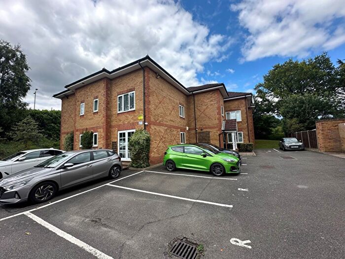 1 Bedroom Flat To Rent In Oakwood Road, Bricket Wood, St Albans, AL2