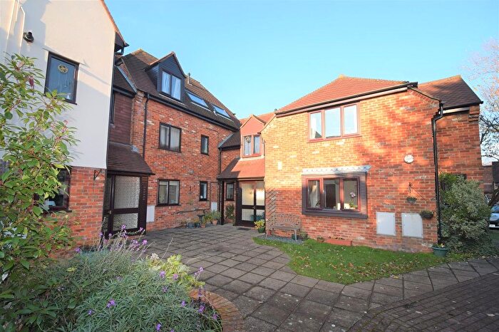 1 Bedroom Flat To Rent In Malthouse Square, Princes Risborough, Buckinghamshire, HP27