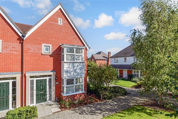 3 Bedroom Semi-Detached House For Sale In Waterloo Walk, Kings Hill, West Malling, Kent, ME19