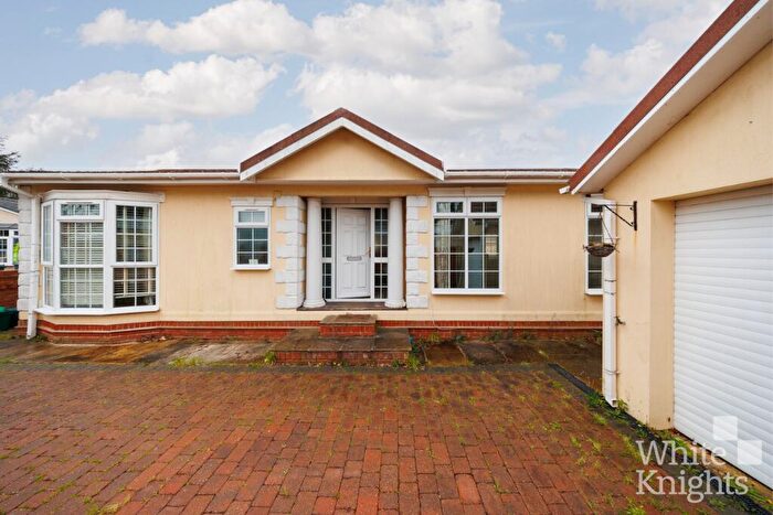 2 Bedroom Park Home For Sale In Fairfield Park, West End Road, Mortimer Common, Reading, Berkshire, RG7