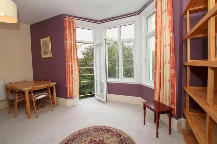 1 Bedroom Flat To Rent In Rosendale Road, SE21