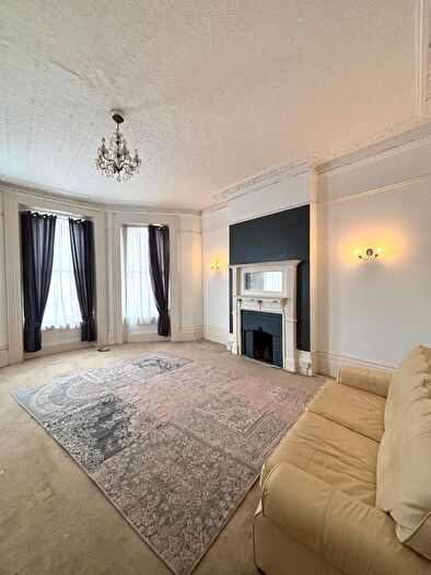 1 Bedroom Flat To Rent In St Aubyns, Hove, BN3