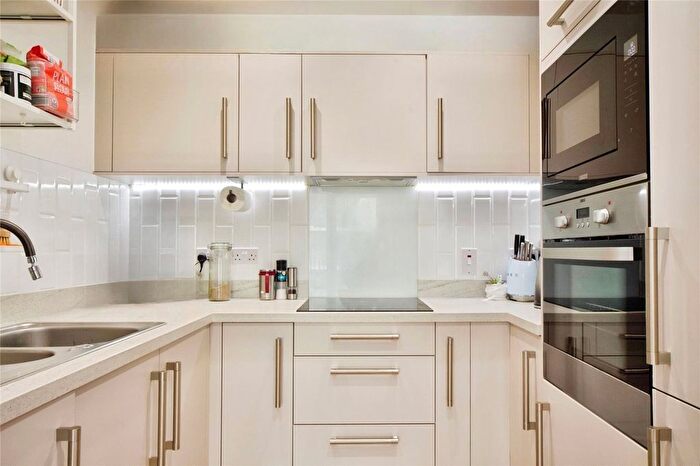 1 Bedroom Flat For Sale In Mahindra Way, Beckton, London, E6