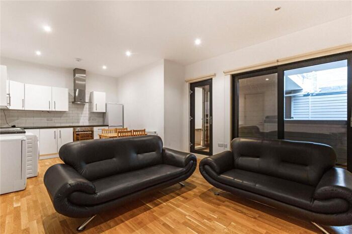 2 Bedroom Apartment To Rent In Manningtree Street, Aldgate, London, E1