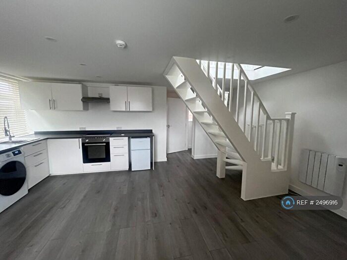 1 Bedroom Flat To Rent In Interlinks House, Hendon, NW4
