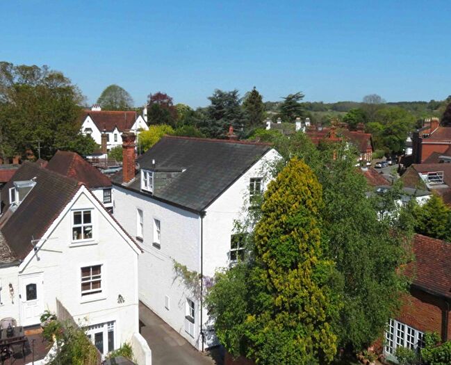 2 Bedroom Flat For Sale In High Street, Cookham, SL6
