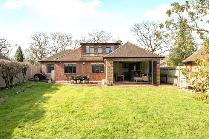 4 Bedroom Detached House For Sale In Oak Grange Road, West Clandon, Surrey, GU4
