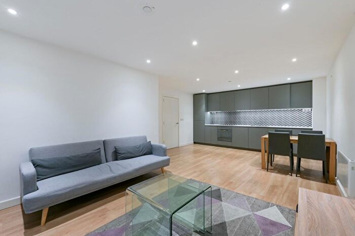 2 Bedroom Flat To Rent In Fermont House, Beaufort Sqaure, Colindale, NW9