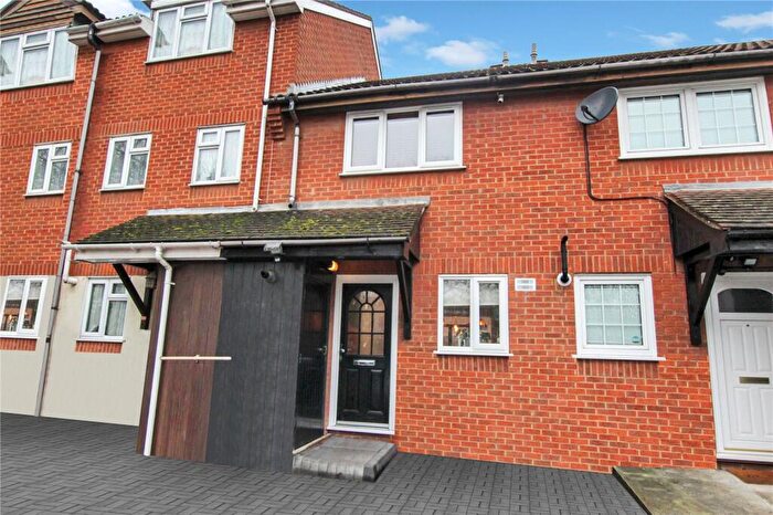 2 Bedroom Terraced House For Sale In Goldfinch Road, Thamesmead, SE28