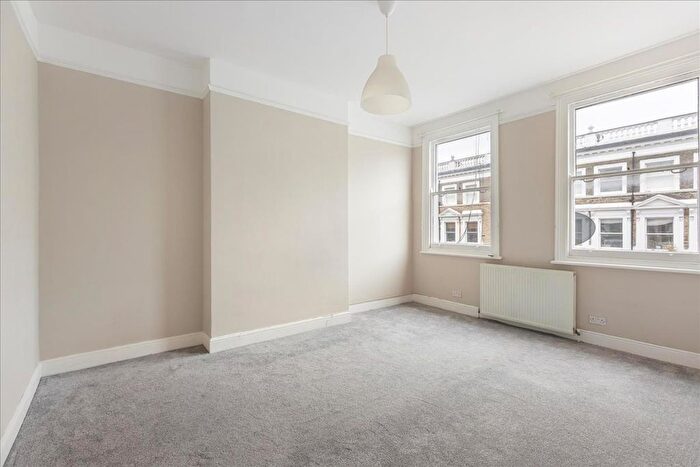 1 Bedroom Flat For Sale In Barons Court Road, West Kensington, London, W14