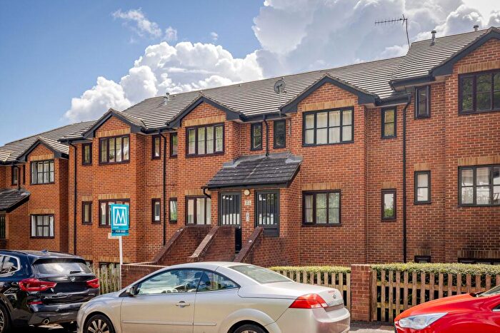 1 Bedroom Flat For Sale In Garlands Road, Stirling House Garlands Road, RH1