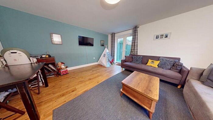 3 Bedroom End Of Terrace House For Sale In Dennetts Close, Daventry, NN11