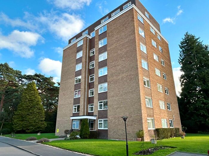 2 Bedroom Apartment For Sale In The Avenue, Branksome Park, BH13