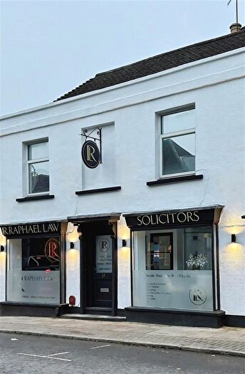 2 Bedroom Flat To Rent In High Street, Kings Langley, WD4