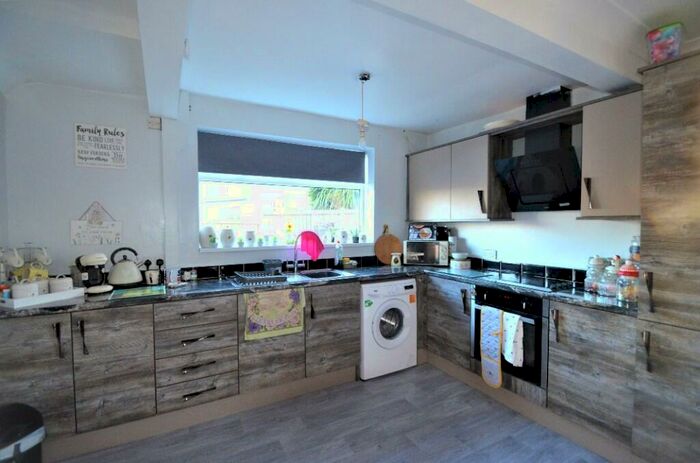 3 Bedroom Semi-Detached House To Rent In Grange Road, Rossington, Doncaster, DN11