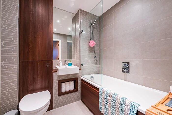 1 Bedroom Flat For Sale In Seven Seas Gardens, , Bow, London, E3